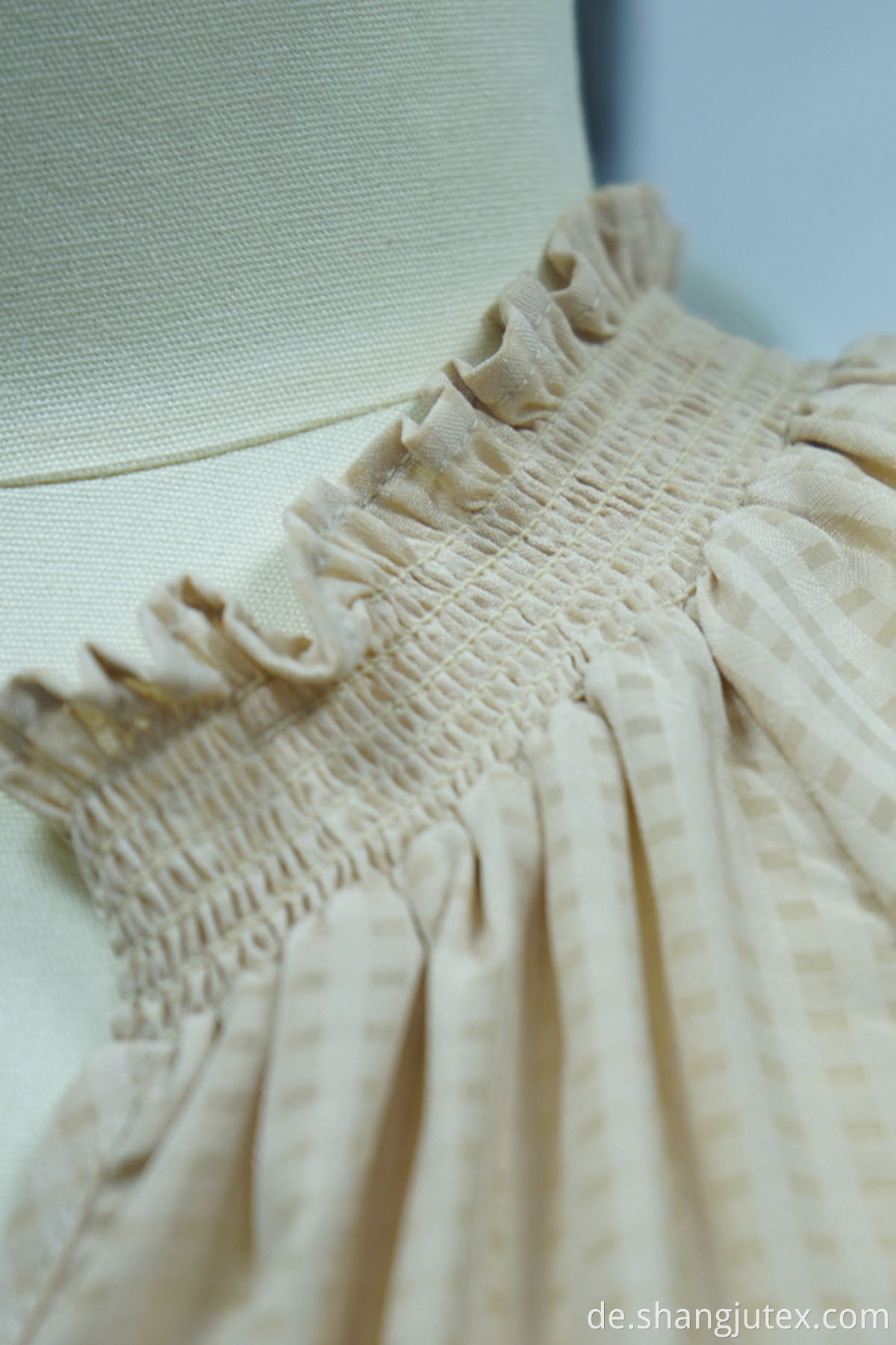 neck have smocking of shirt 